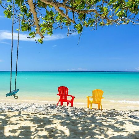 Sand And Tan Beach Hotel Очо Риос Екстериор снимка