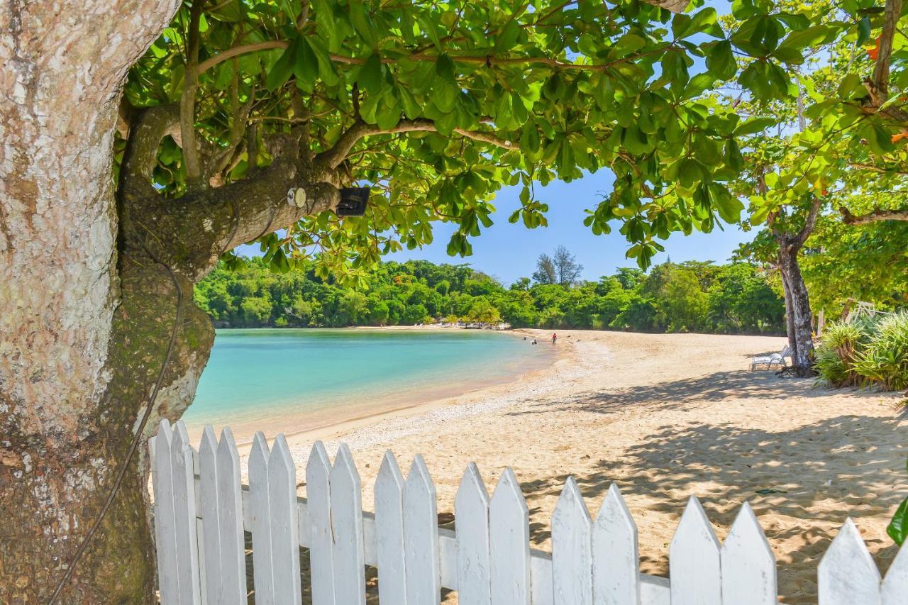 Sand And Tan Beach Hotel Очо Риос Екстериор снимка