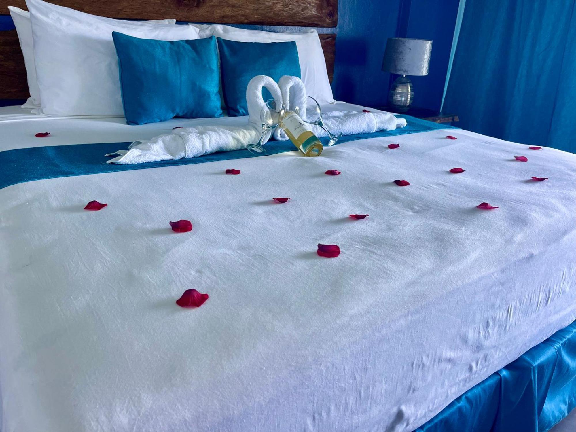 Sand And Tan Beach Hotel Очо Риос Екстериор снимка